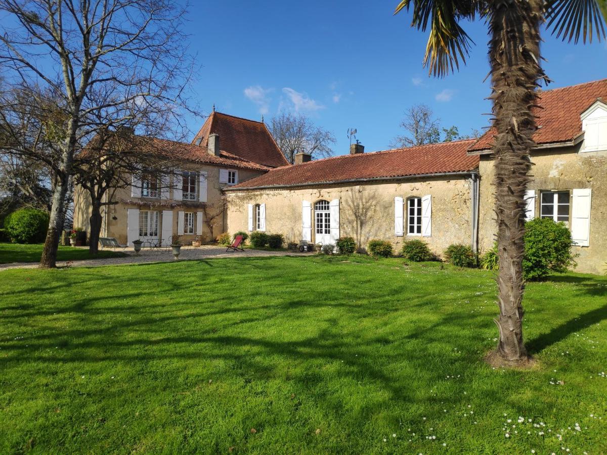 Bed and Breakfast Au Château Juillac à Juillac  Extérieur photo