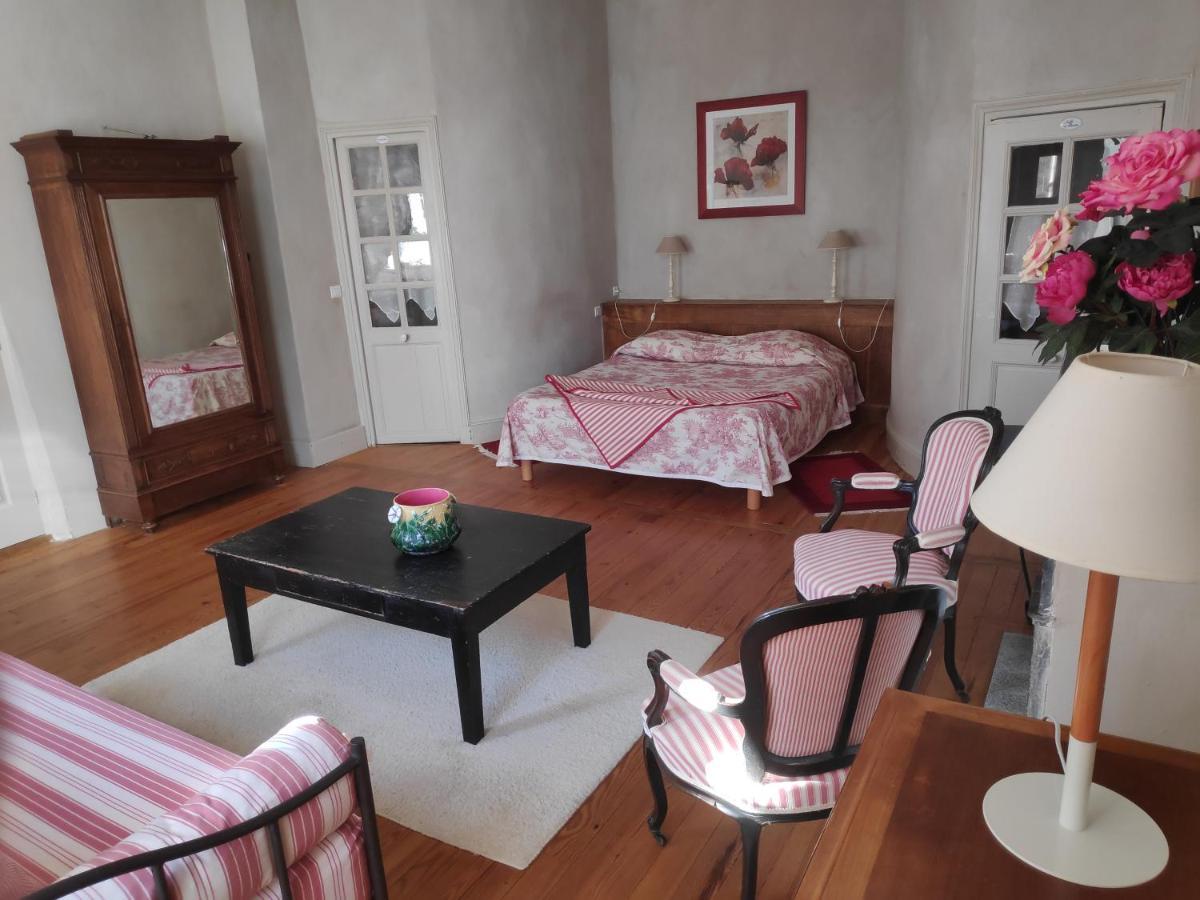 Au Château Juillac Juillac  Chambre photo