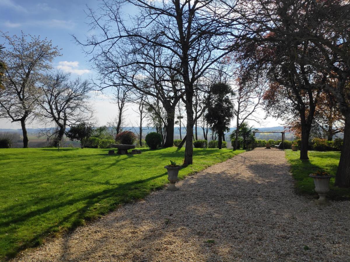 Bed and Breakfast Au Château Juillac à Juillac  Extérieur photo