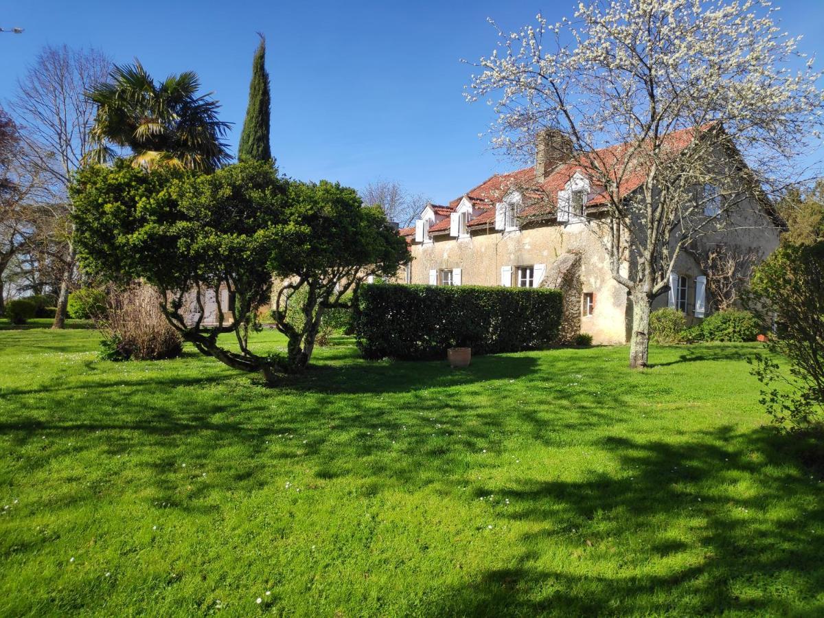 Bed and Breakfast Au Château Juillac à Juillac  Extérieur photo