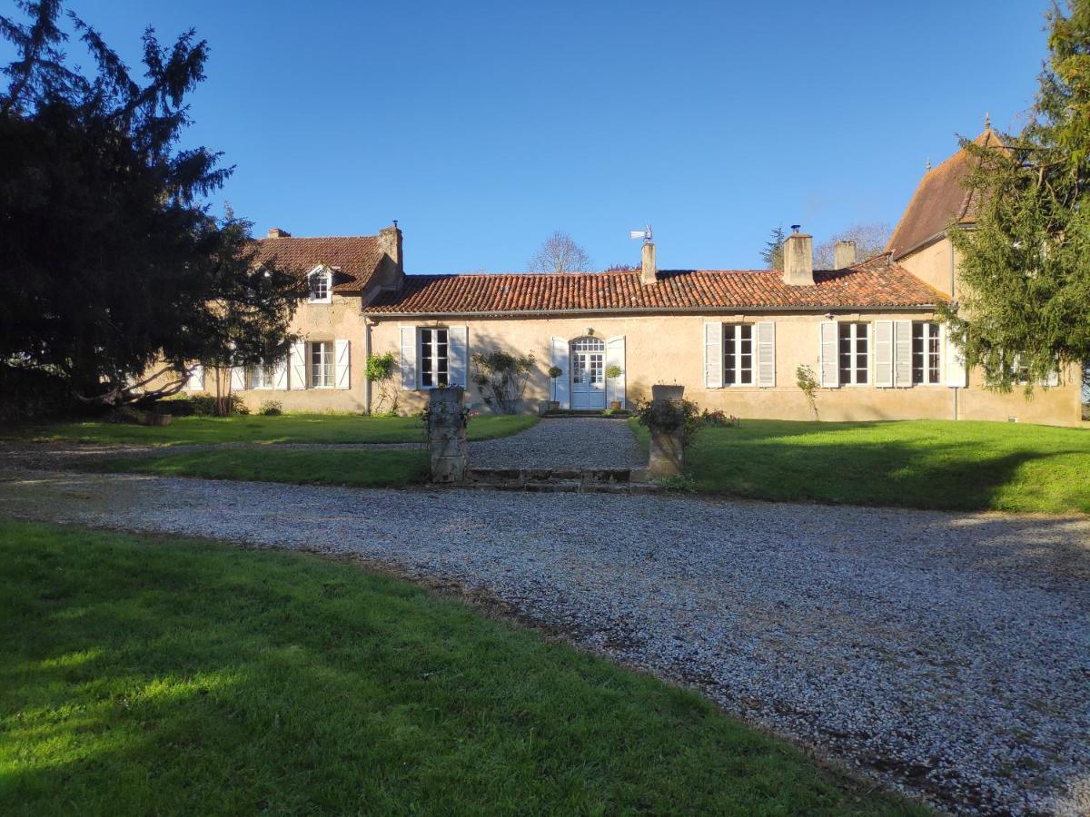 Bed and Breakfast Au Château Juillac à Juillac  Extérieur photo