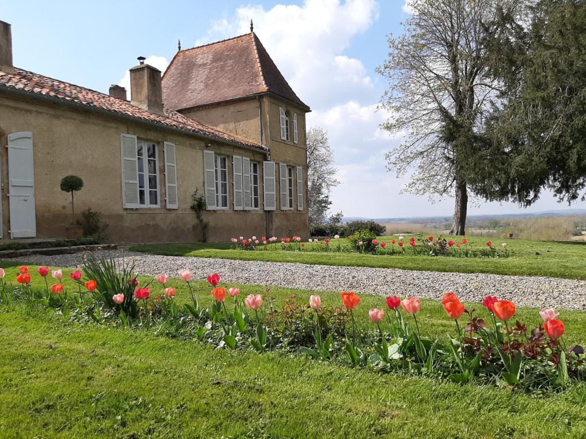 Bed and Breakfast Au Château Juillac à Juillac  Extérieur photo