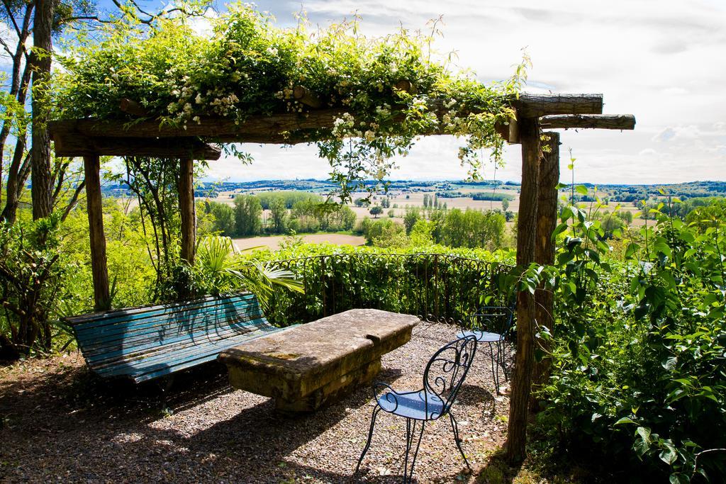 Bed and Breakfast Au Château Juillac à Juillac  Extérieur photo