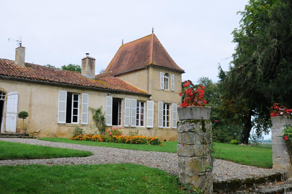 Bed and Breakfast Au Château Juillac à Juillac  Extérieur photo